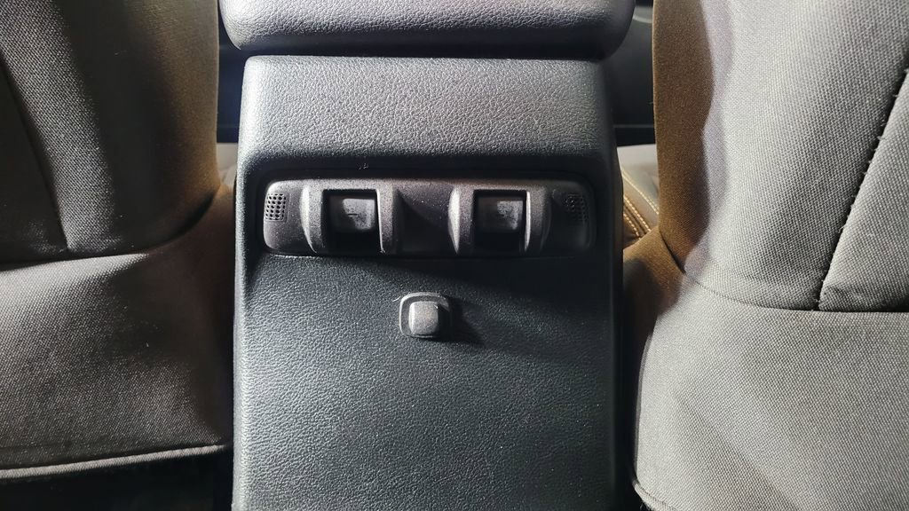 Used 2018 Jeep Wrangler Unlimited Sahara image 24