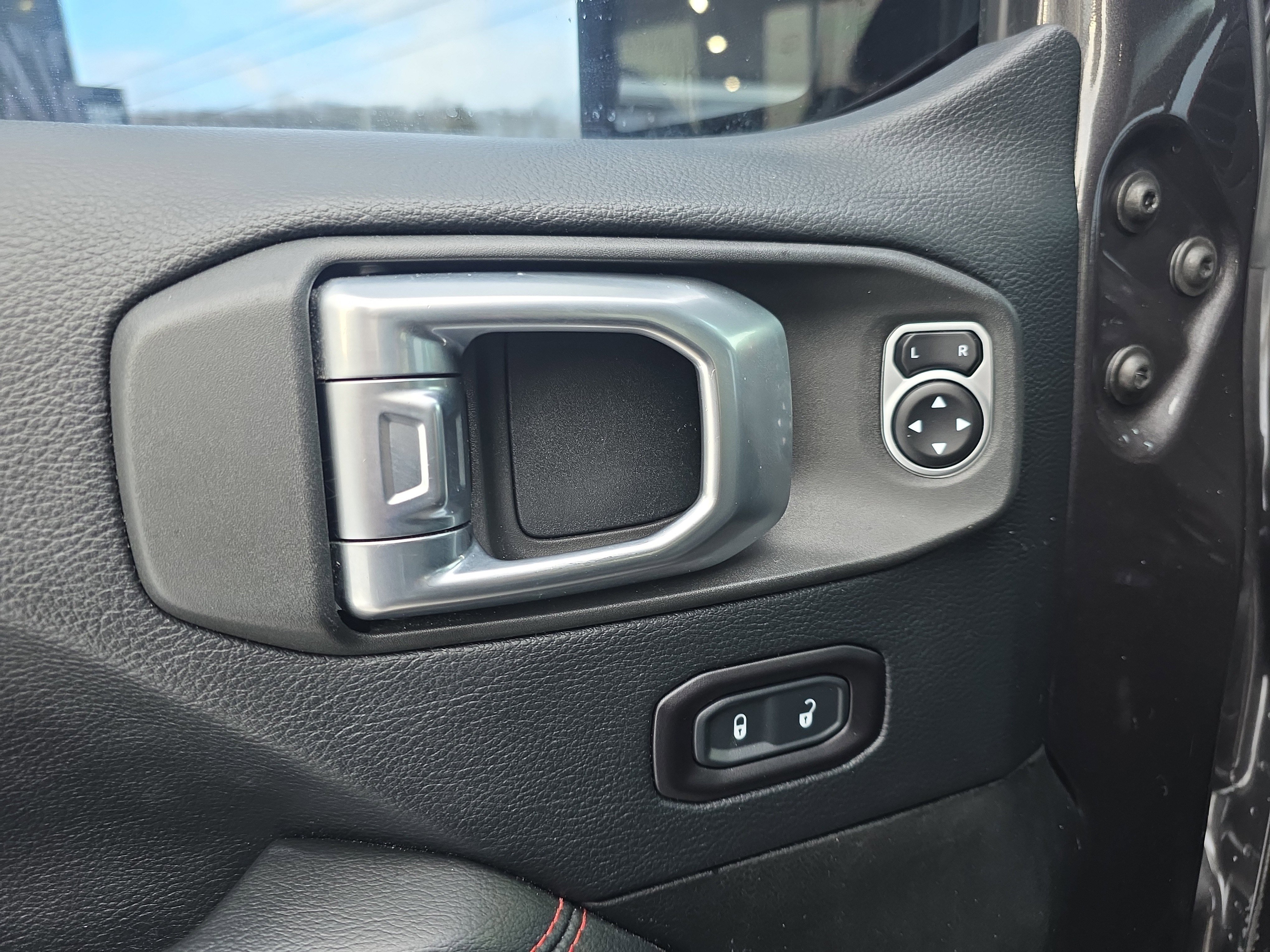 Used 2018 Jeep Wrangler Unlimited Rubicon image 18