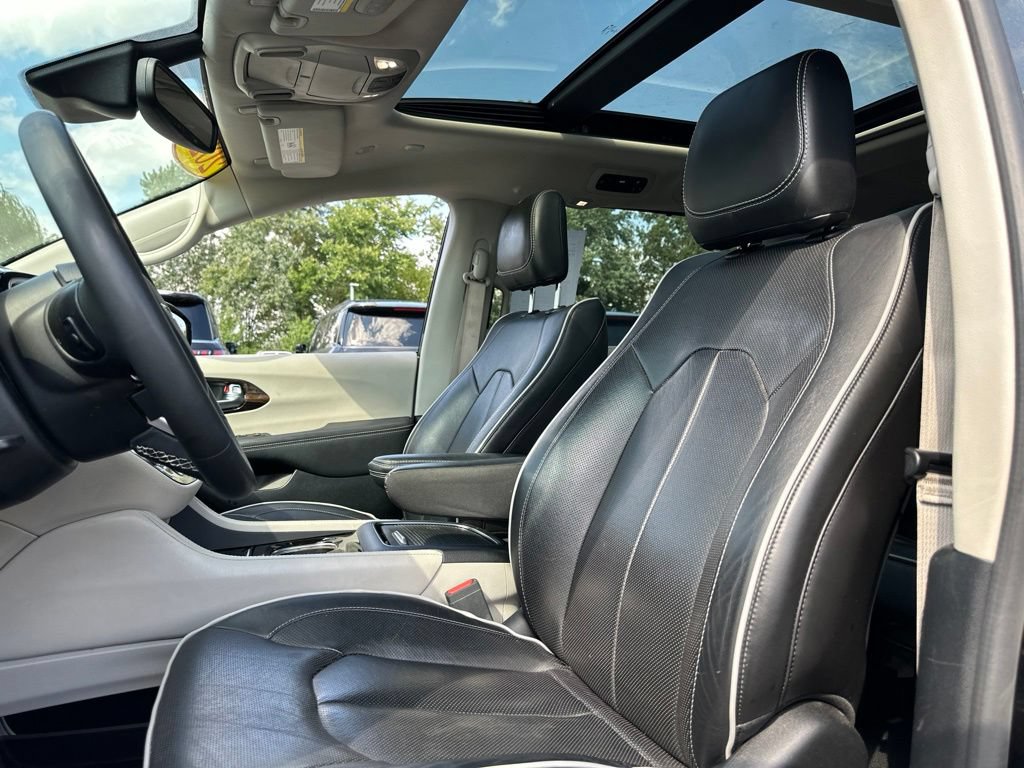Used 2023 Chrysler Pacifica Limited FWD image 45