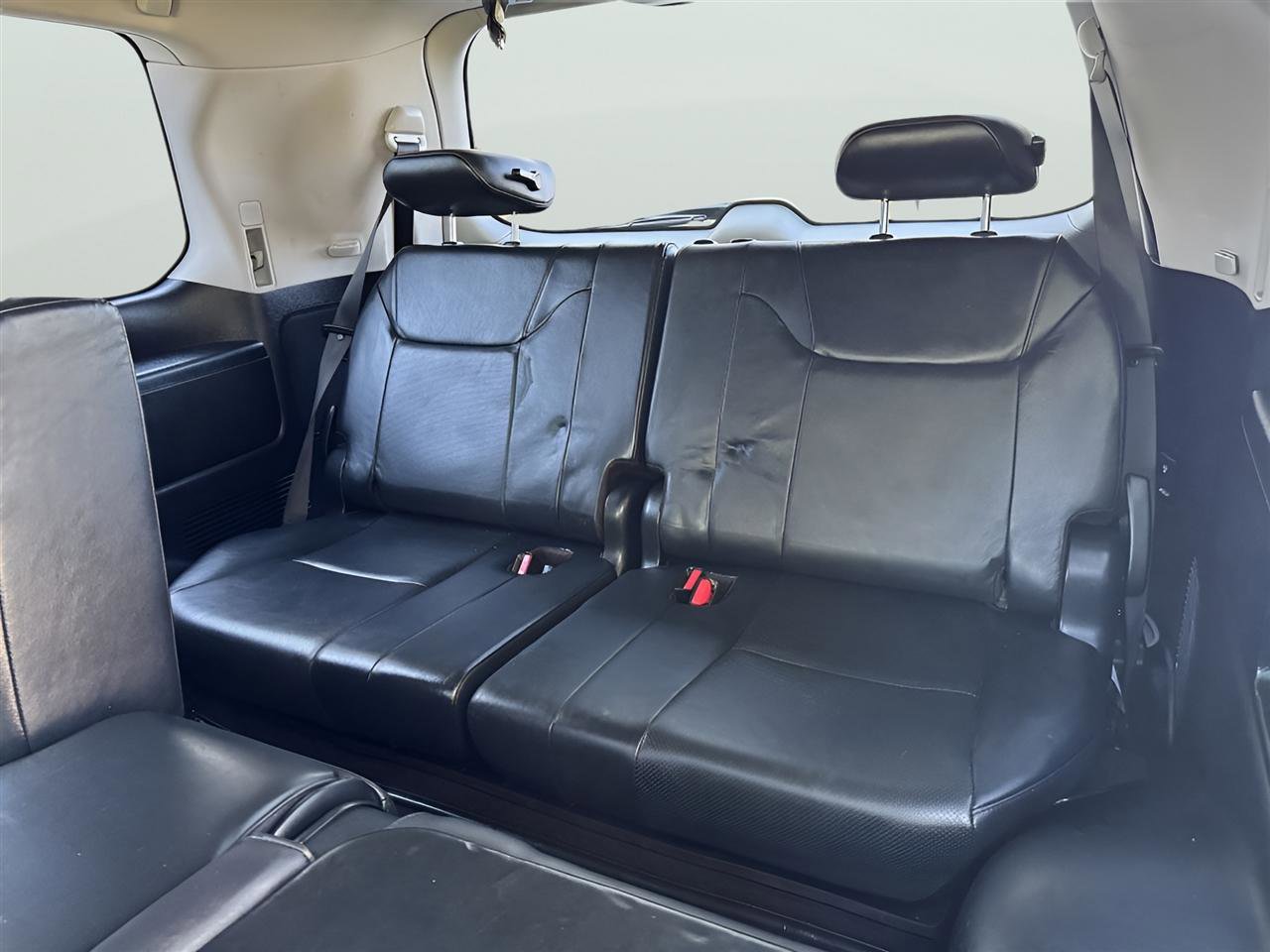 Used 2011 Lexus LX 570 4WD w/ Luxury Pkg image 18