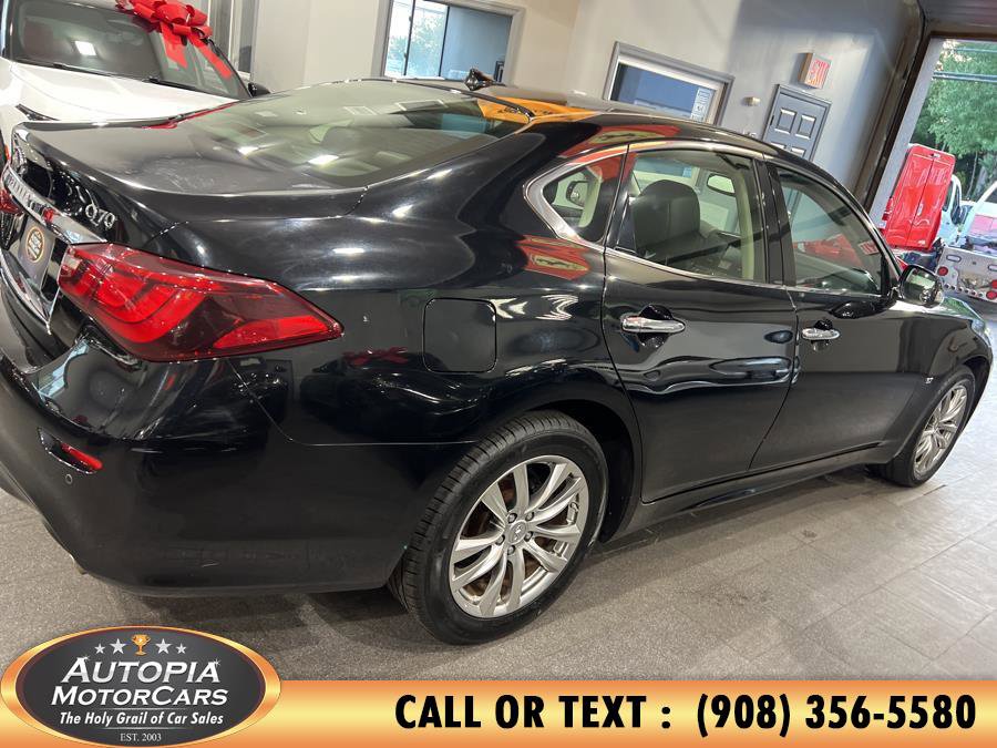 Used 2017 INFINITI Q70 3.7 image 7