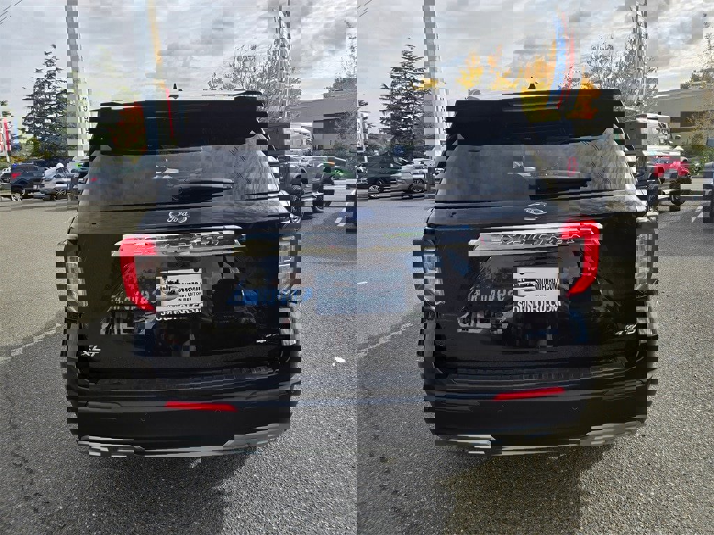 Used 2023 Ford Explorer XLT w/ Equipment Group 202A image 6