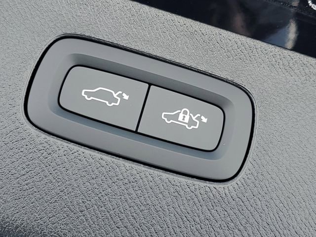 New 2026 Volvo XC90 B6 Plus w/ Protection Package Premier image 32