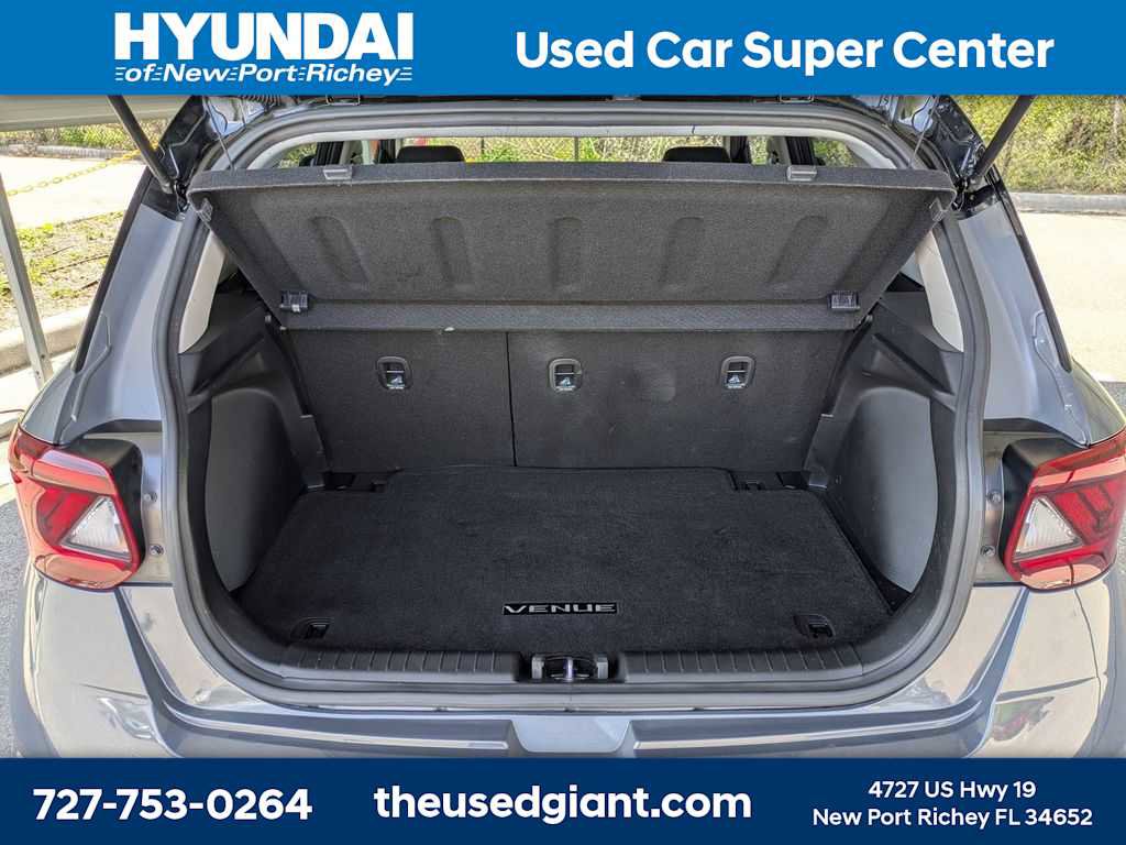 Used 2023 Hyundai Venue Limited image 12