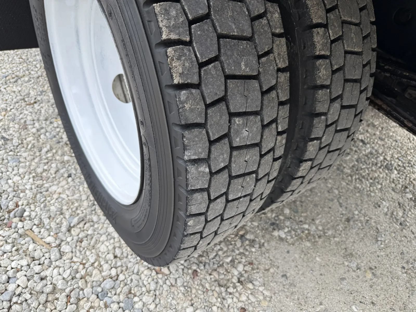 Used 2021 Isuzu NPR RWD image 9