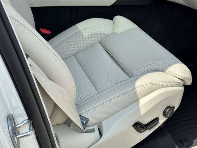 New 2026 Volvo XC90 B6 Ultra image 12
