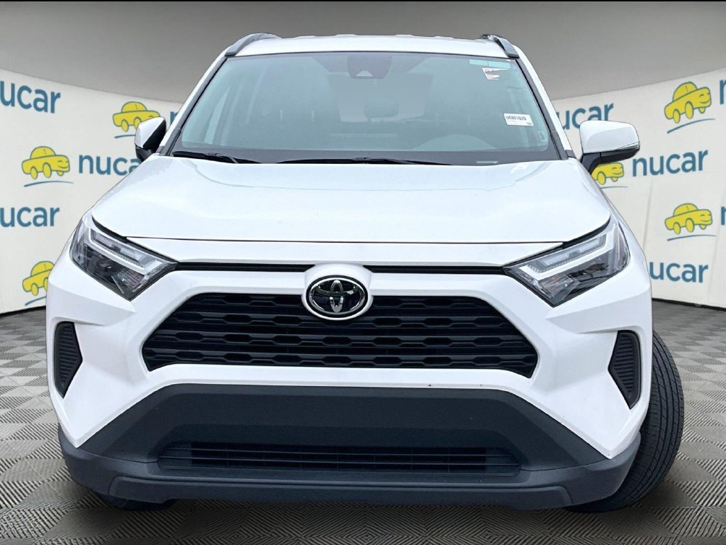 Used 2025 Toyota RAV4 XLE AWD/4WD image 2