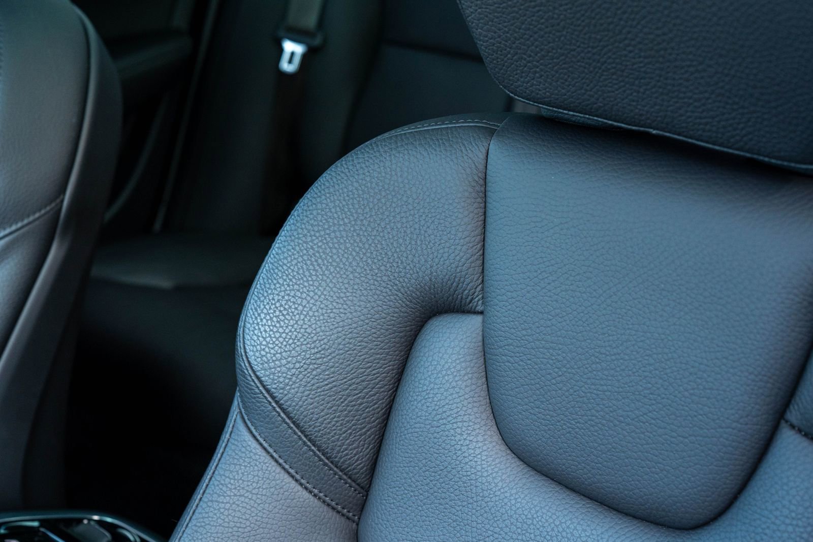 Used 2023 Volvo V90 B6 Cross Country Plus image 22