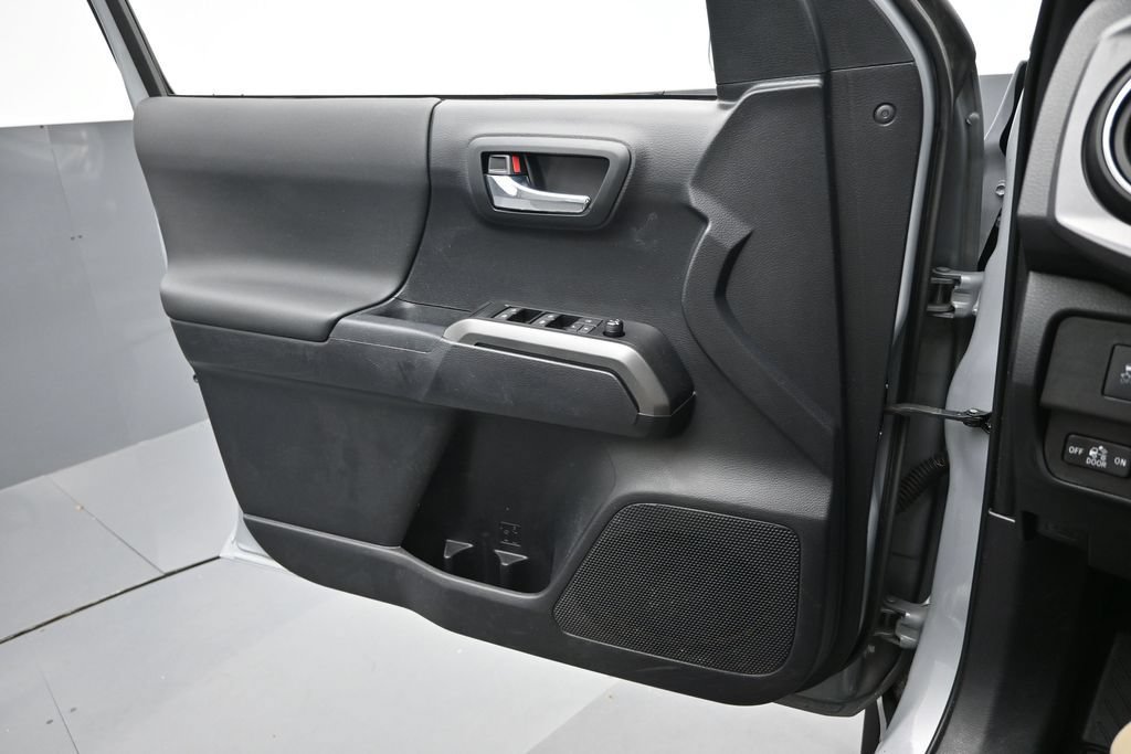 Used 2021 Toyota Tacoma 4x4 Double Cab image 7