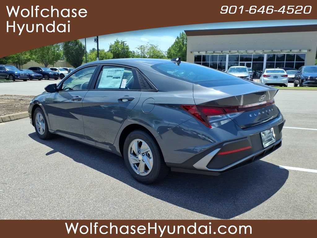 New 2026 Hyundai Elantra SE FWD image 3