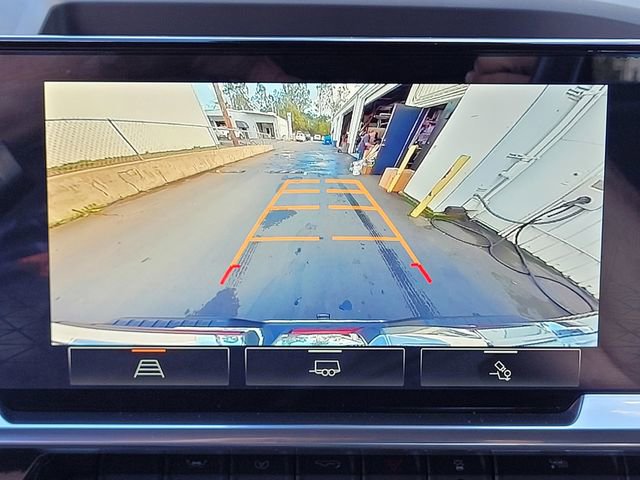 Used 2025 GMC Sierra 1500 SLE w/ Preferred Package image 12