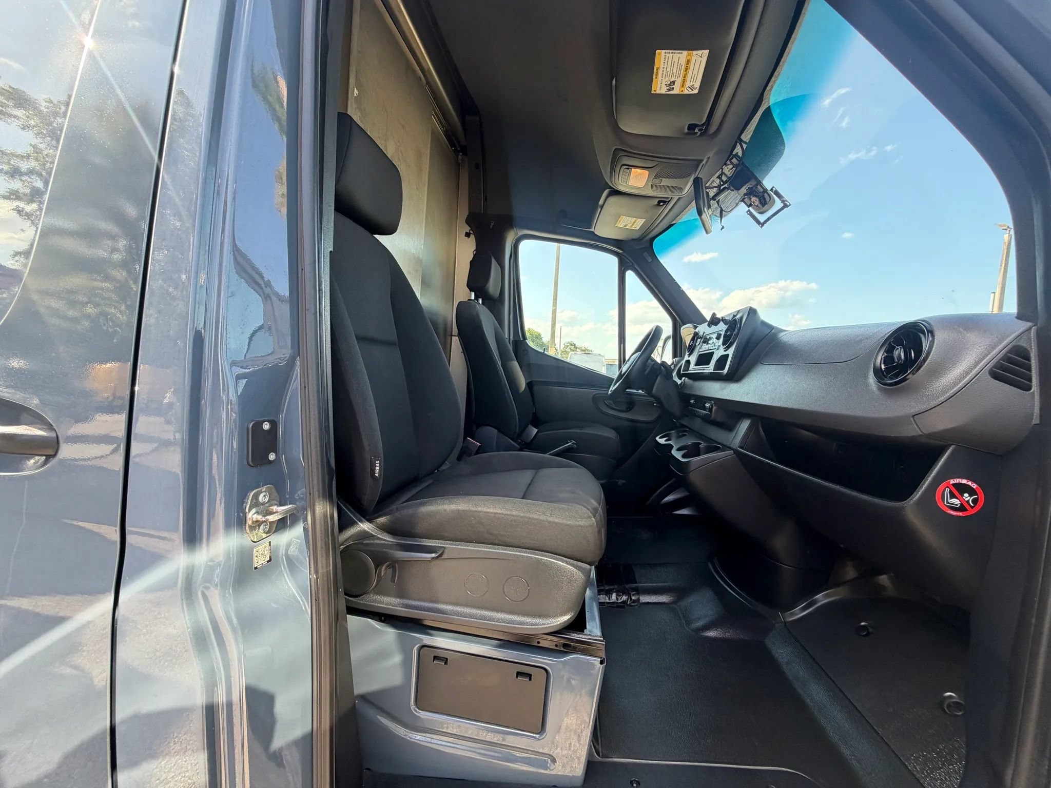 Used 2019 Mercedes-Benz Sprinter 2500 170 Extended Cargo image 16