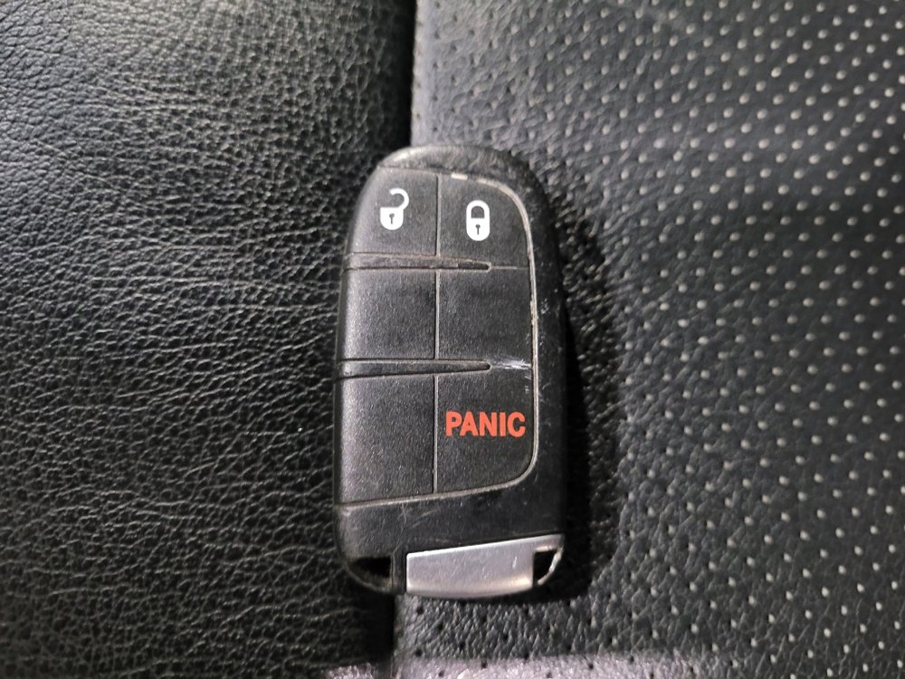 Used 2020 Jeep Grand Cherokee Laredo image 32