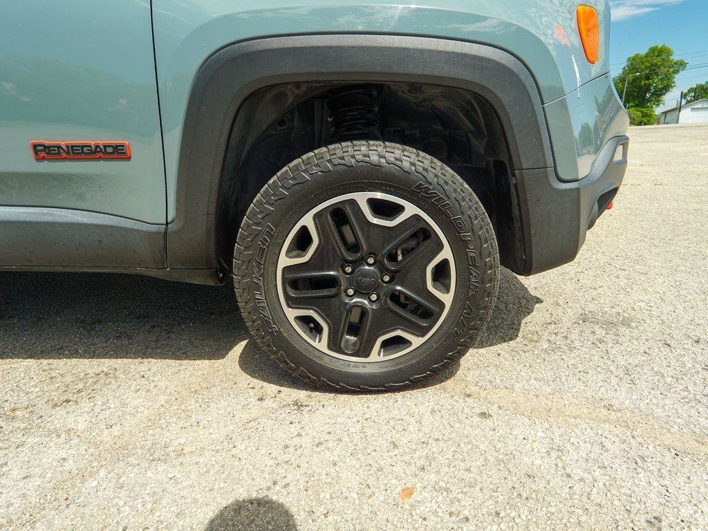 Used 2016 Jeep Renegade Trailhawk AWD/4WD image 13