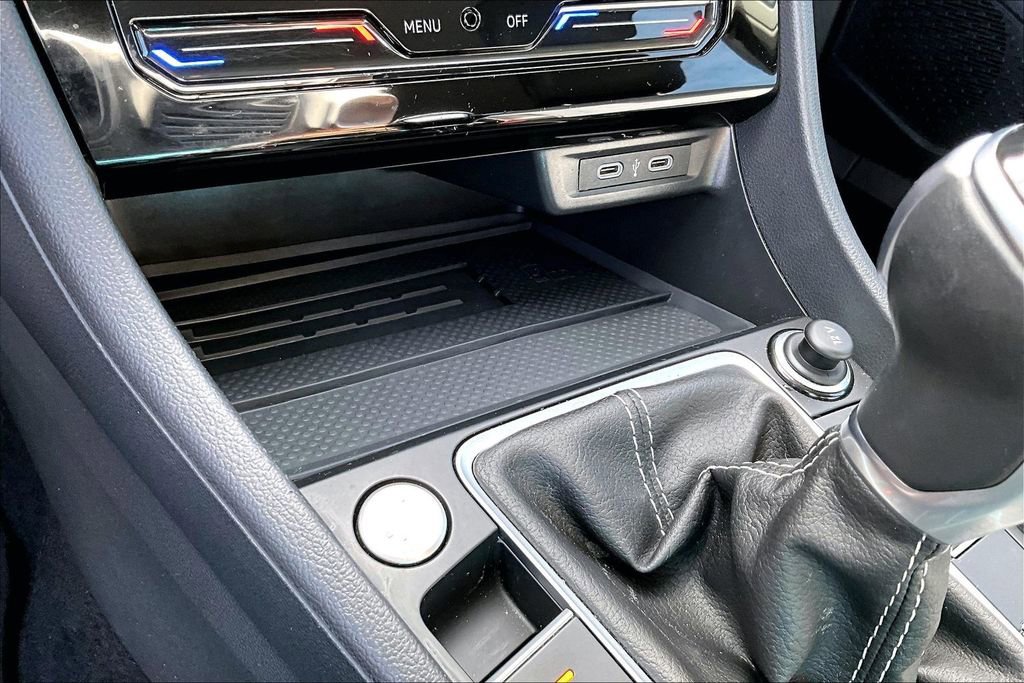Used 2025 Volkswagen Jetta SE FWD image 29