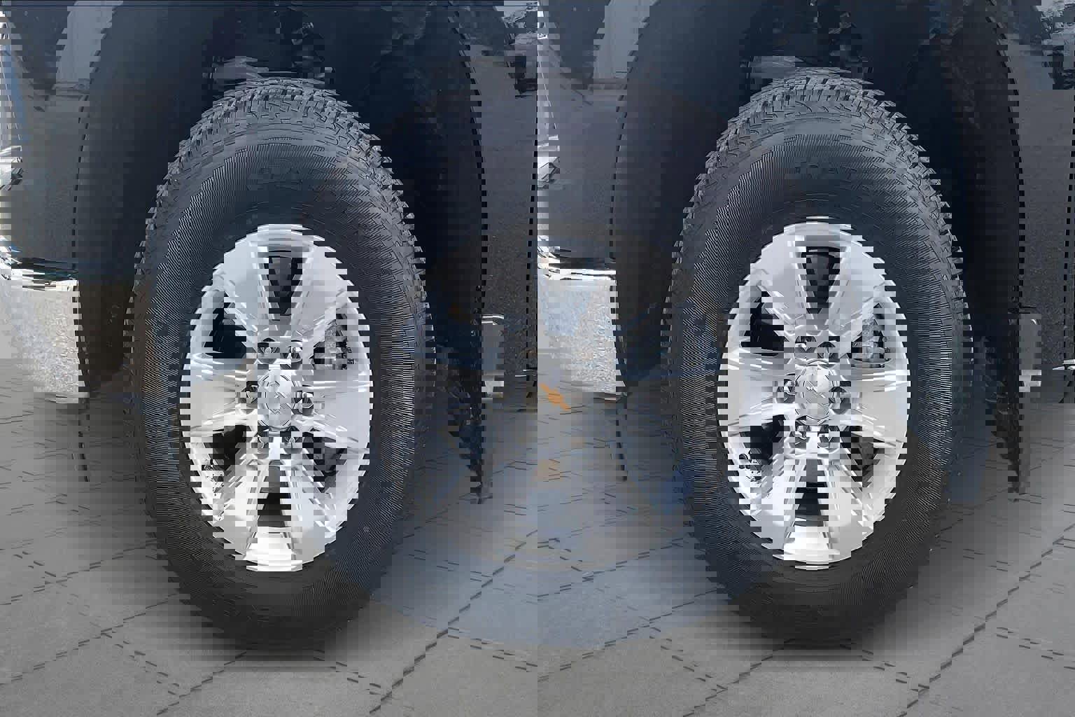 Used 2025 Chevrolet Silverado 1500 LT image 9