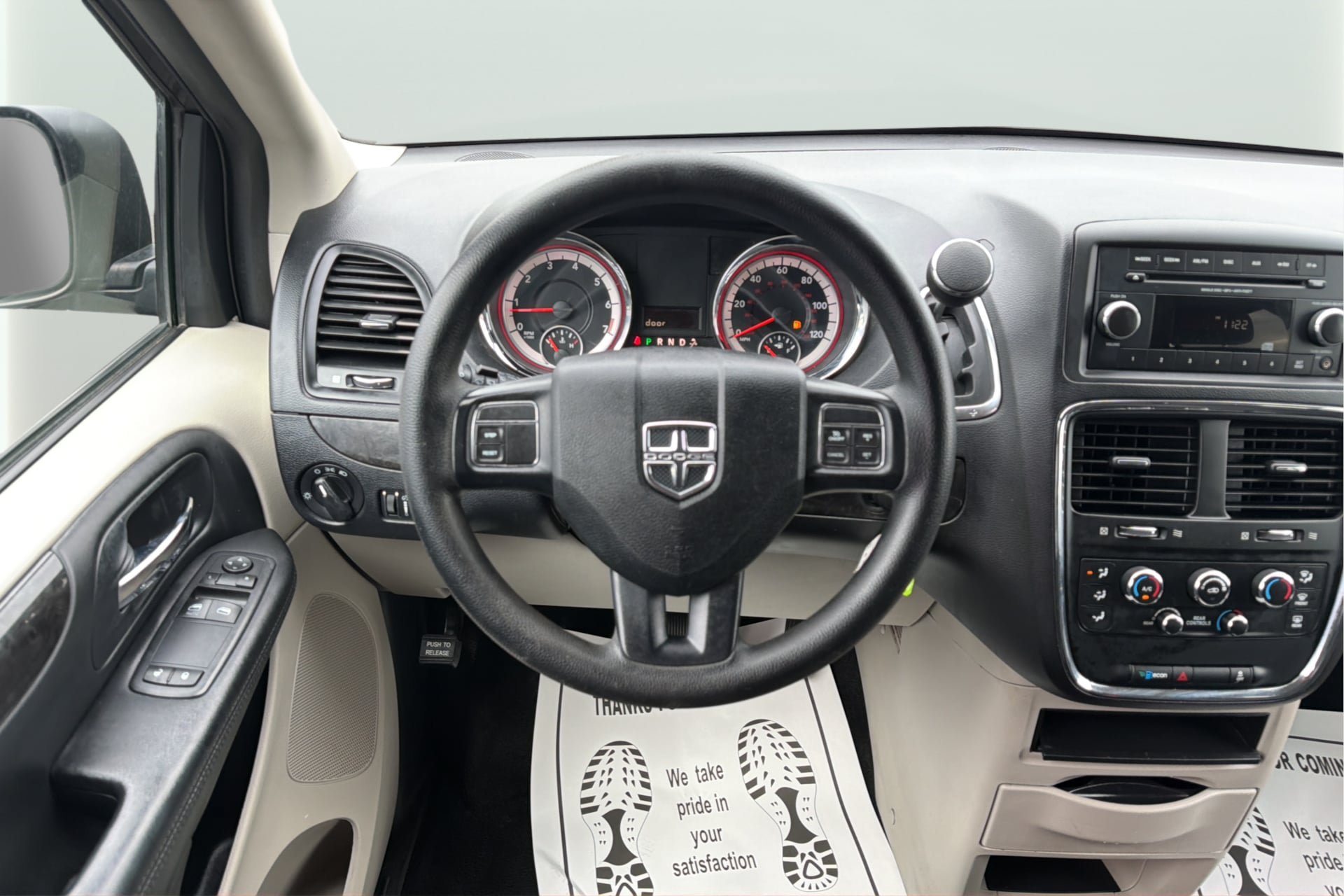 Used 2017 Dodge Grand Caravan SE FWD image 16