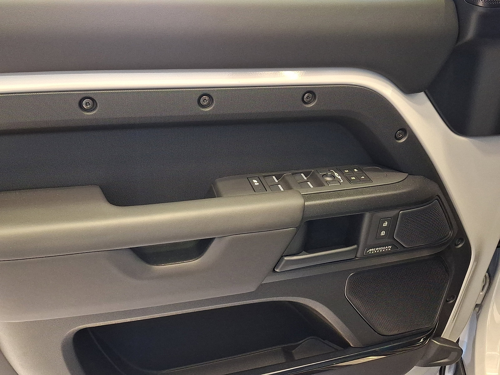 New 2026 Land Rover Defender 110 OCTA AWD/4WD image 9