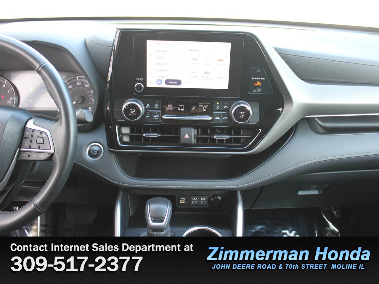 Used 2024 Toyota Highlander LE AWD/4WD image 17