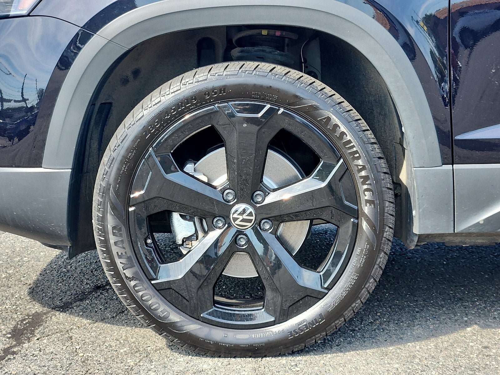 Certified 2025 Volkswagen Taos SEL w/ Black Wheel Plus Package AWD/4WD image 8
