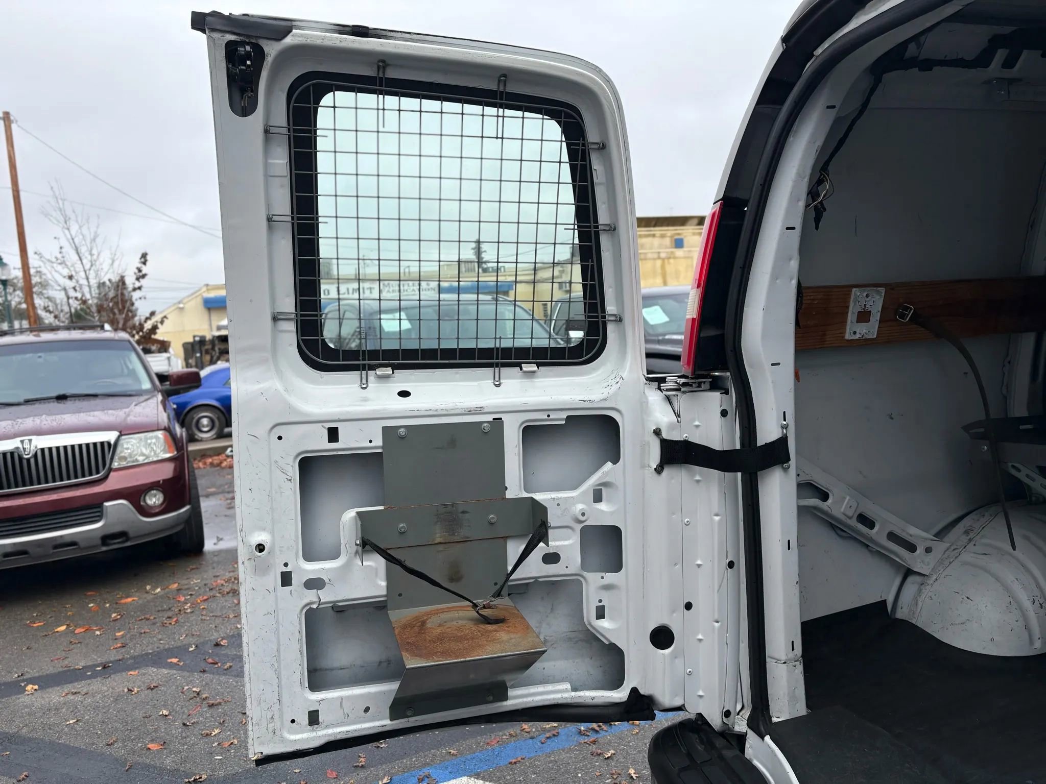 Used 2013 Chevrolet Express 2500 Van 3D image 19