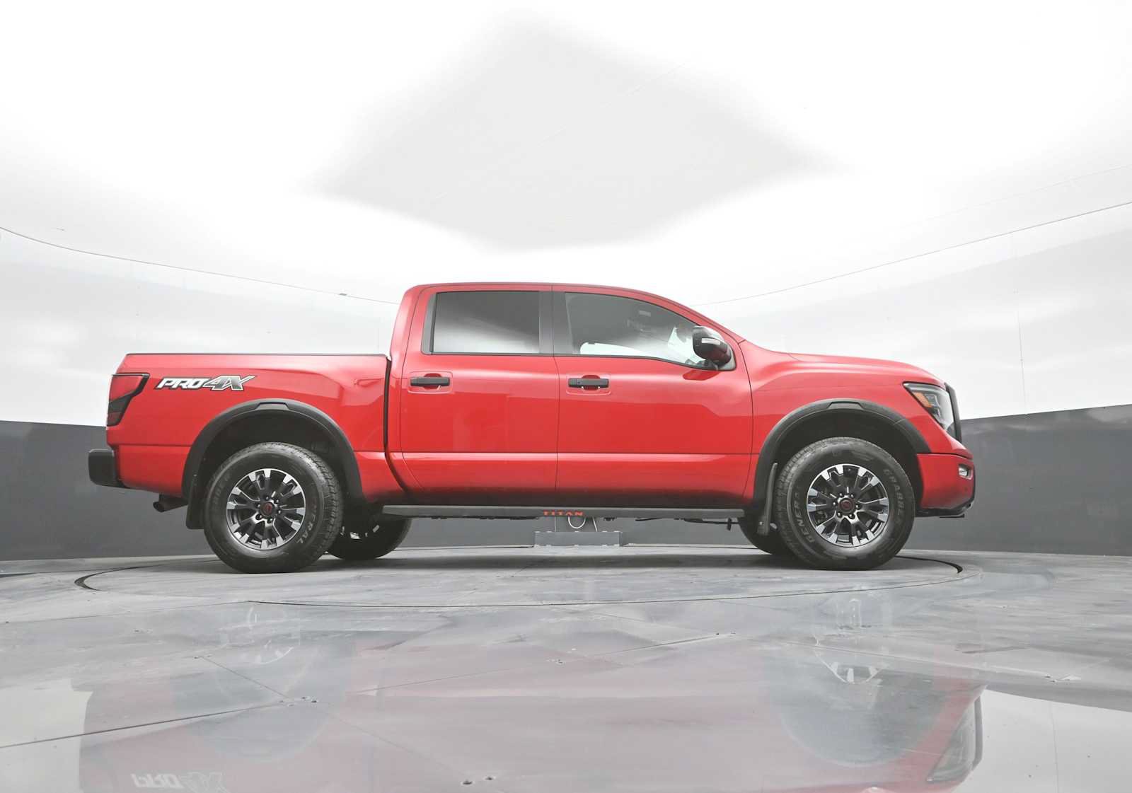 Used 2024 Nissan Titan PRO-4X w/ Pro-4x Convenience Package AWD/4WD image 42