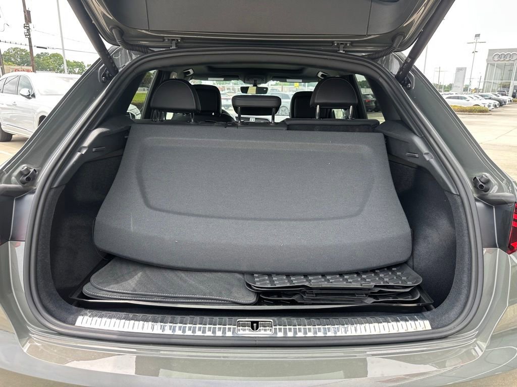 Certified 2025 Audi Q3 2.0T Premium w/ Convenience Package AWD/4WD image 8