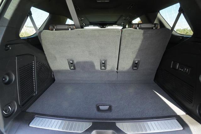 Used 2024 GMC Yukon AT4 w/ Technology Package image 34