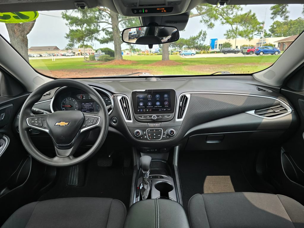 Certified 2025 Chevrolet Malibu LT FWD image 12