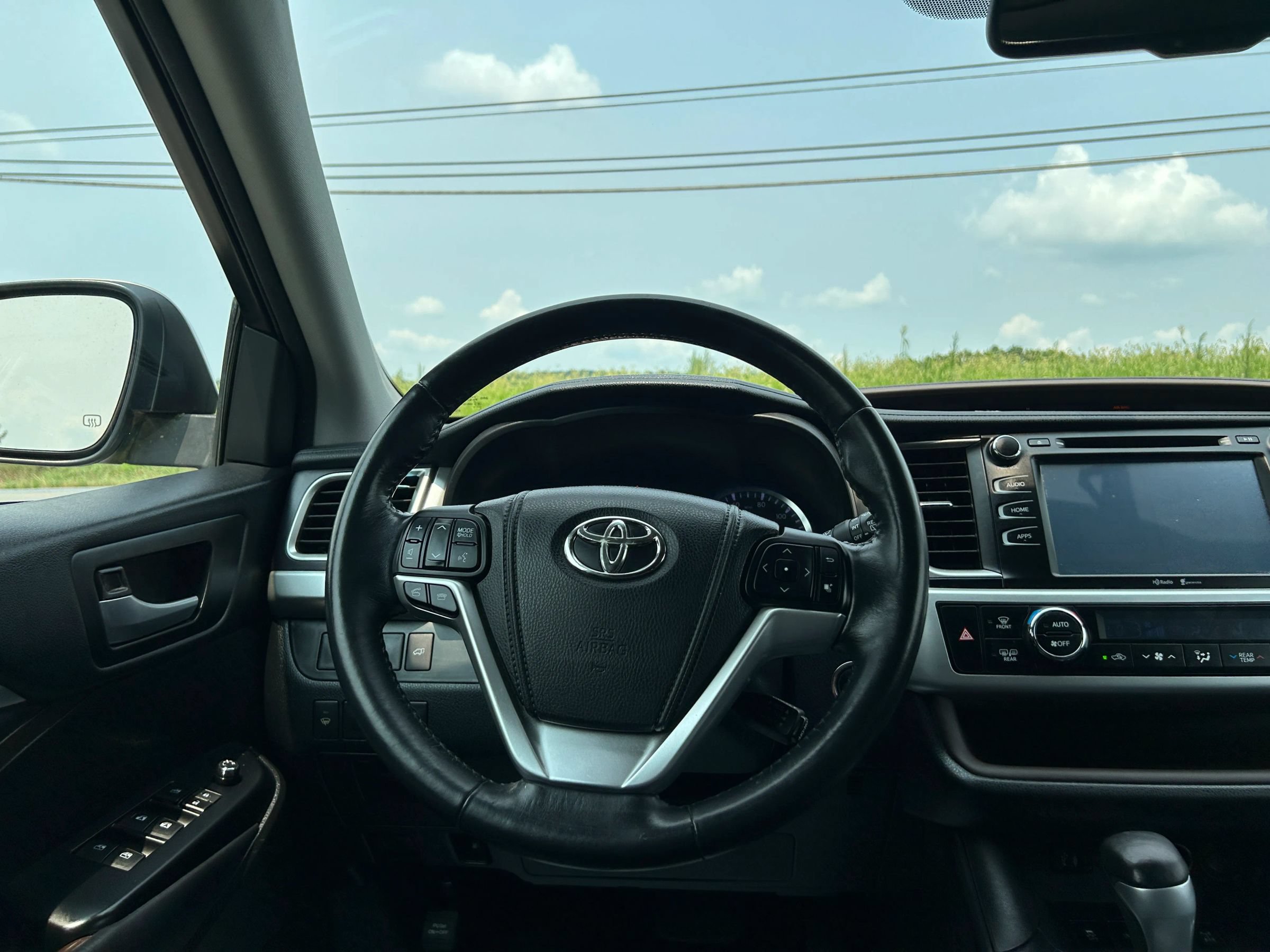 Used 2014 Toyota Highlander XLE AWD/4WD image 18