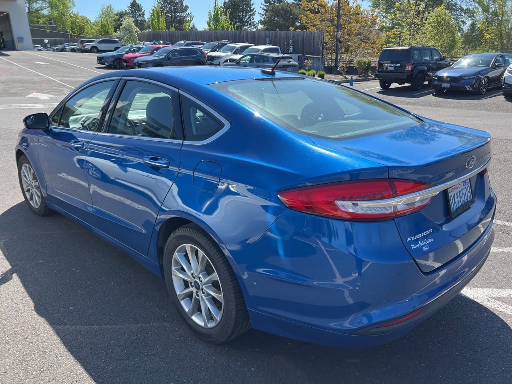 Used 2017 Ford Fusion SE w/ Fusion SE Technology Package FWD image 6