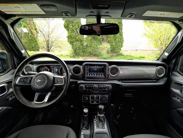 Used 2019 Jeep Wrangler Unlimited Sahara AWD/4WD image 13