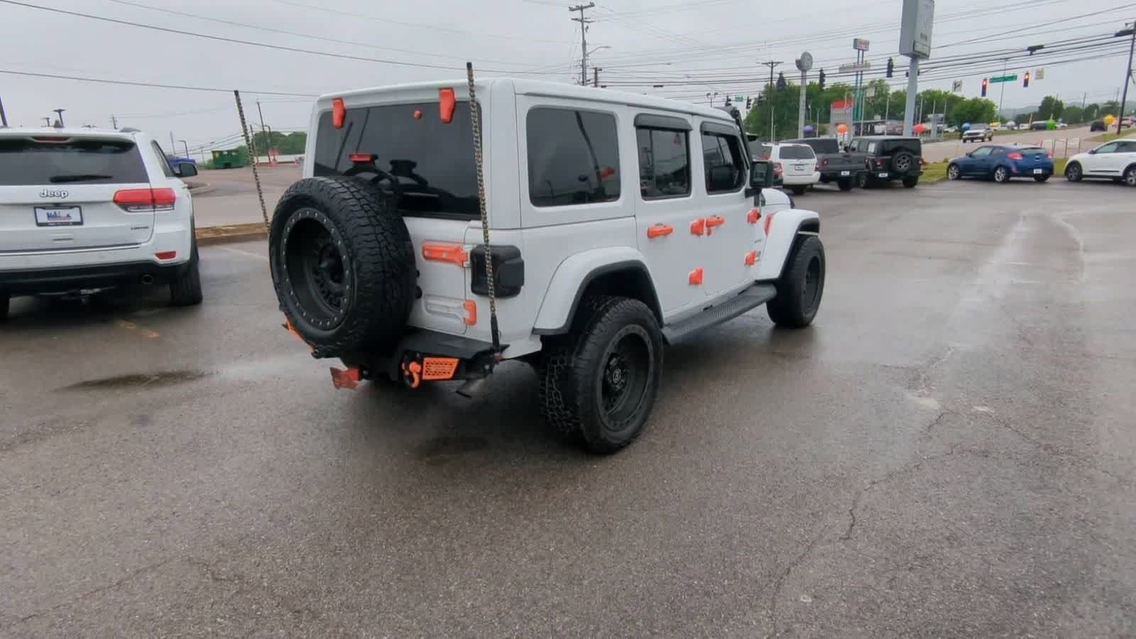 Used 2019 Jeep Wrangler Unlimited Sahara w/ Cold Weather Group AWD/4WD image 8