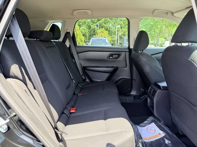 Used 2024 Nissan Rogue S AWD/4WD image 11