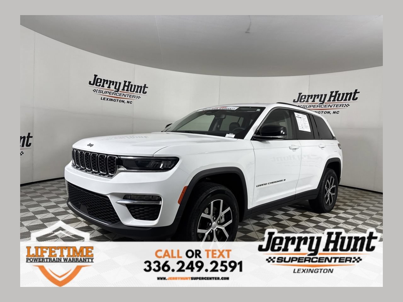 Used 2023 Jeep Grand Cherokee Limited AWD/4WD image 1