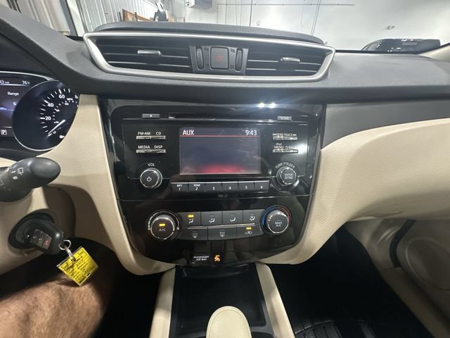 Used 2015 Nissan Rogue S AWD/4WD image 24