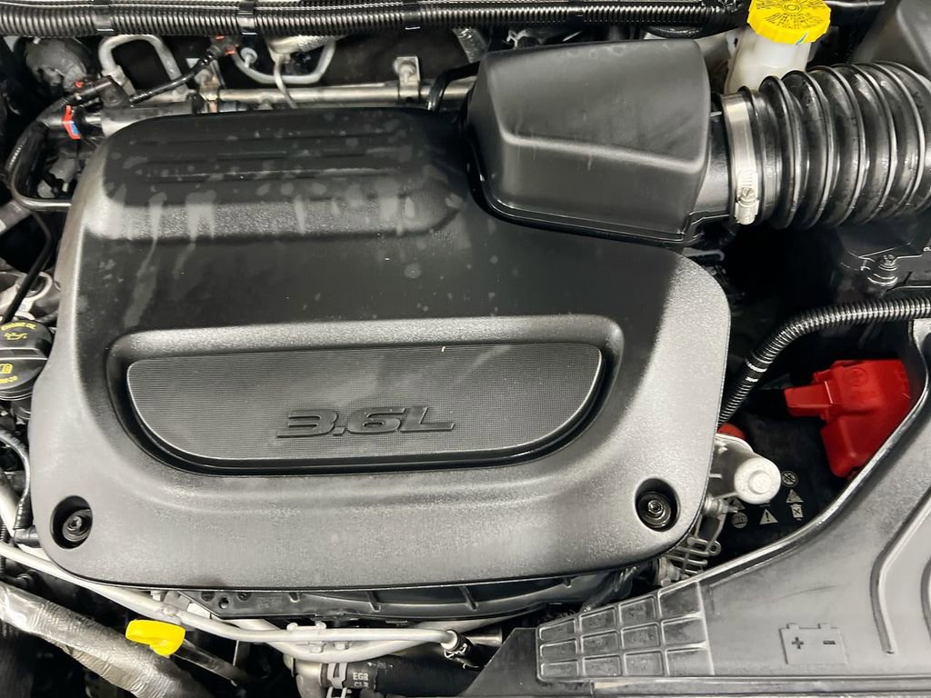 Used 2025 Chrysler Pacifica Select image 25