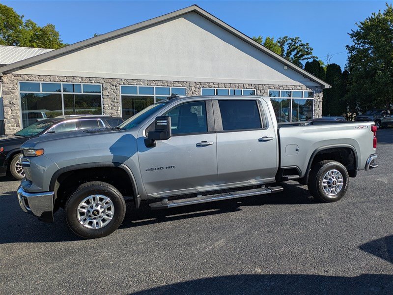Used 2025 Chevrolet Silverado 2500 LT w/ Convenience Package AWD/4WD image 3
