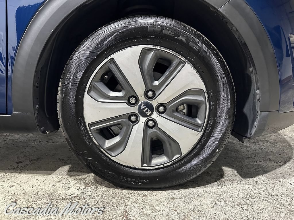 Used 2019 Kia Niro LX FWD image 30