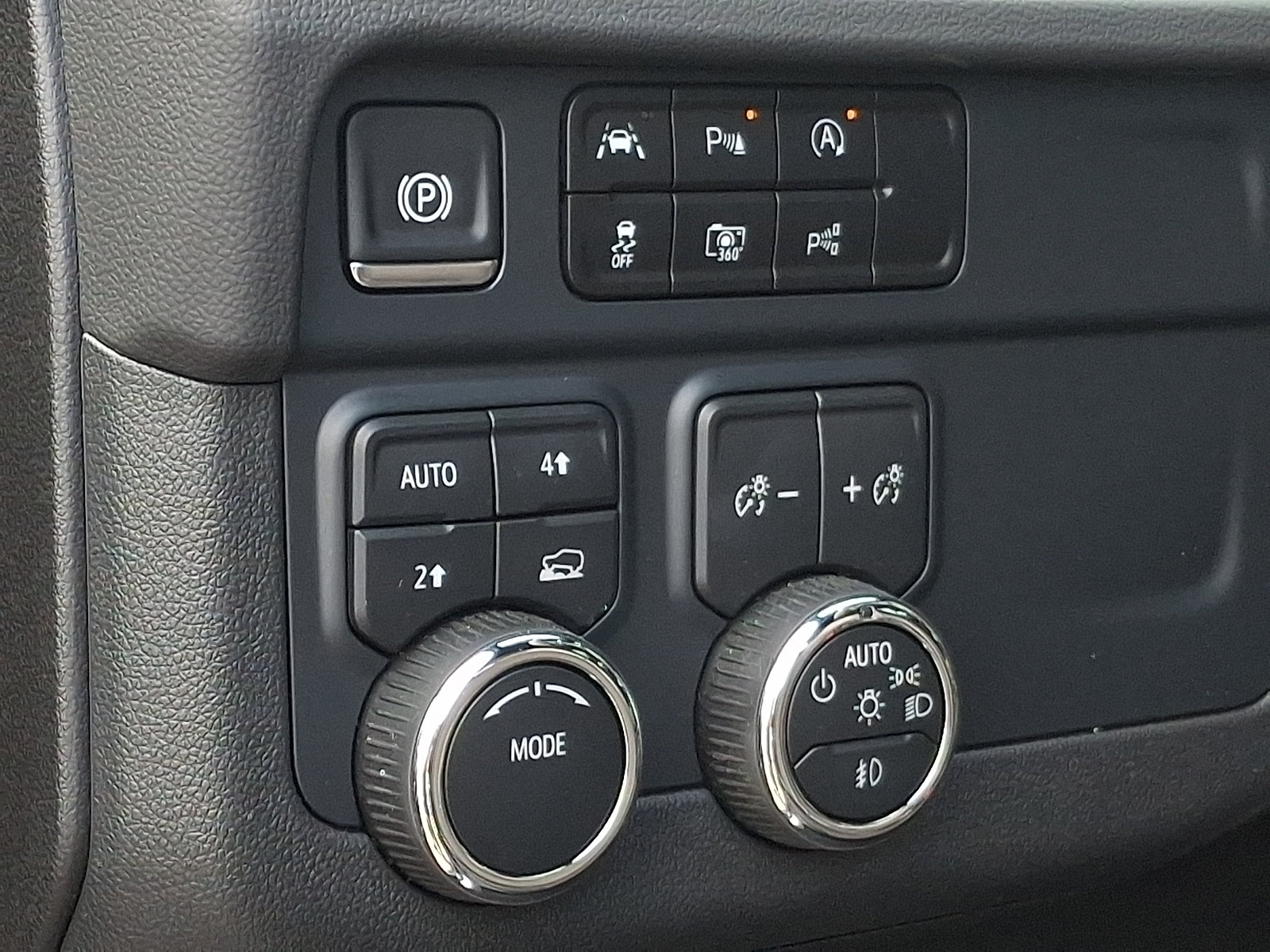 Used 2025 Chevrolet Tahoe High Country AWD/4WD image 29