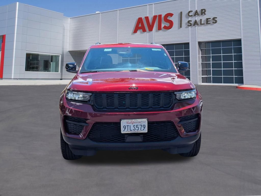 Used 2025 Jeep Grand Cherokee Altitude AWD/4WD image 2