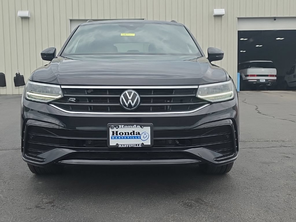 Used 2023 Volkswagen Tiguan SE R-Line AWD/4WD image 2
