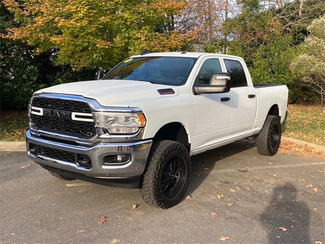 Used 2024 RAM 3500 Tradesman w/ Chrome Appearance Group image 3