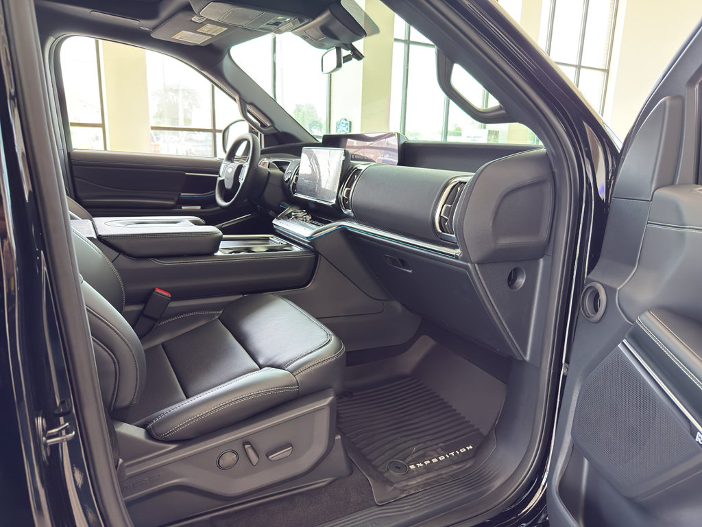 New 2027 Ford Expedition Platinum w/ Stealth Appearance Package AWD/4WD image 30
