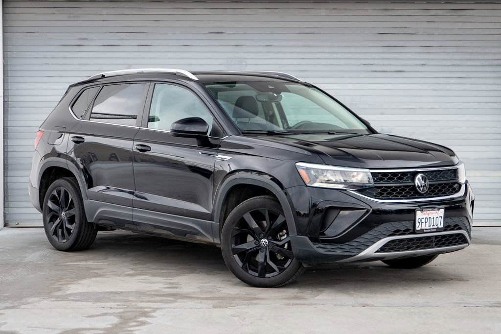 Used 2023 Volkswagen Taos SE w/ Panoramic Sunroof Package