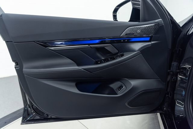 Used 2026 BMW i5 eDrive40 w/ M Sport Package image 11