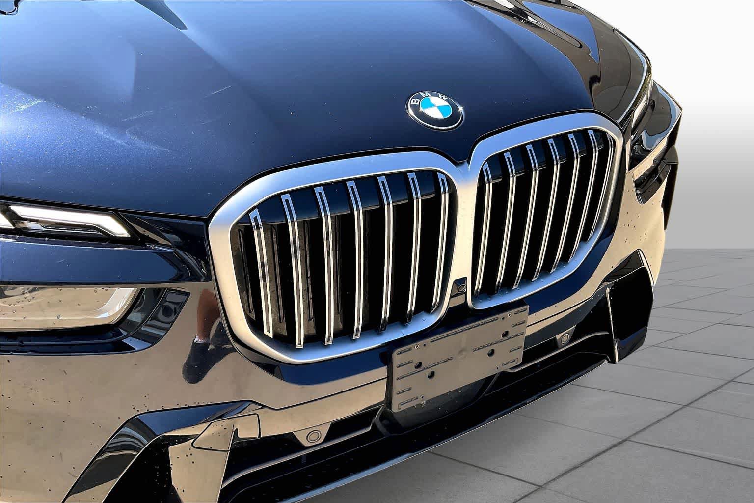 Used 2025 BMW X7 xDrive40i w/ M Sport Package AWD/4WD image 30