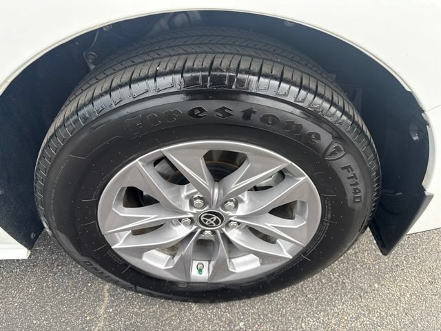 Used 2025 Toyota Sienna XLE FWD image 11