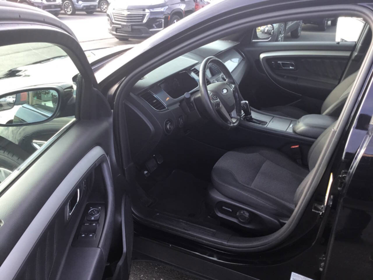 Used 2016 Ford Taurus SEL image 9