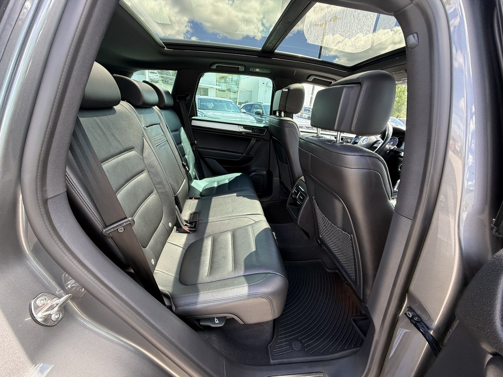 Used 2017 Volkswagen Touareg Wolfsburg Edition AWD/4WD image 21